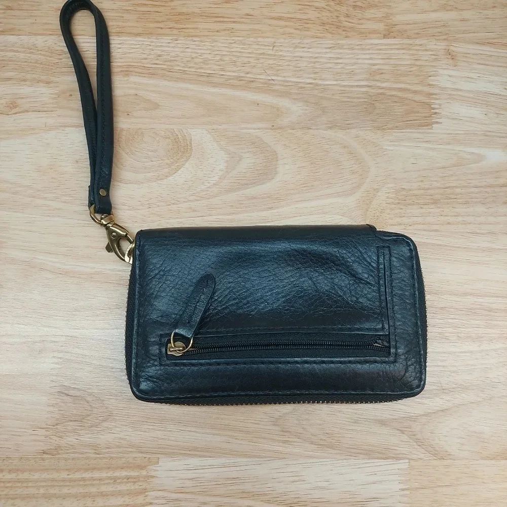 Fossil vintage Zip around Black Pebbled Leather wallet wristlet